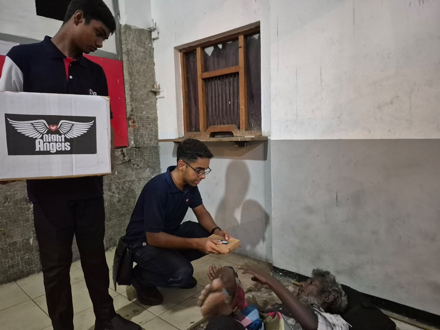 De tuk-tuk, Universal leva a Palavra de Deus a comunidades do Sri Lanka
