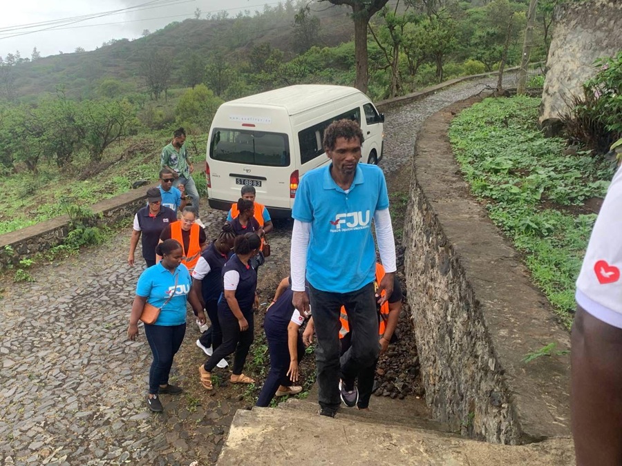 Unisocial entrega 200 kg de alimentos a famílias na Ilha do Fogo