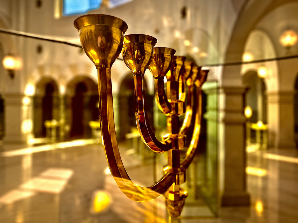 Imagem de capa - Menorah: conheça a história do candelabro de sete lâmpadas