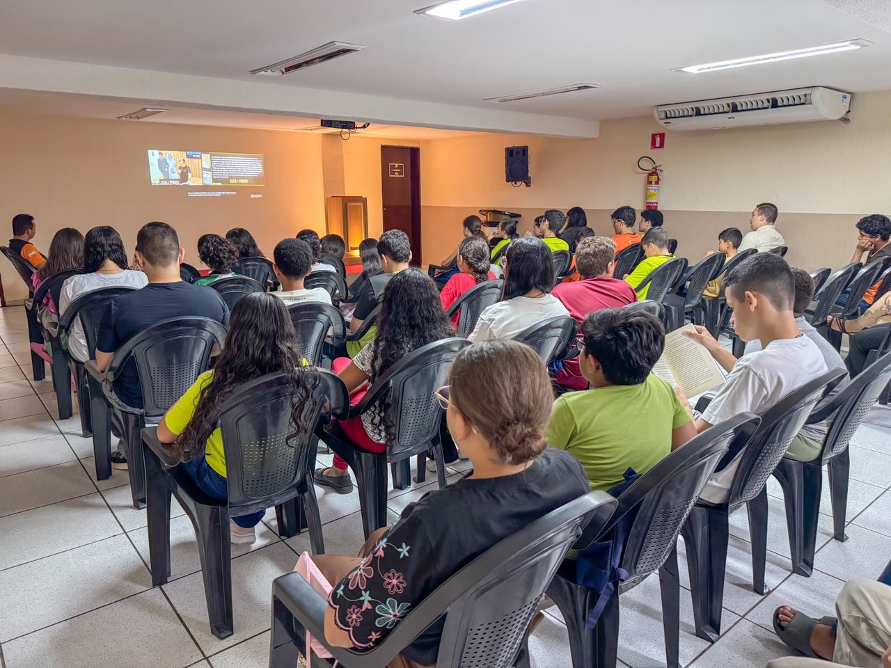 Imagem de capa - FTU incentiva adolescentes a desenvolver o hábito da leitura no Ceará
