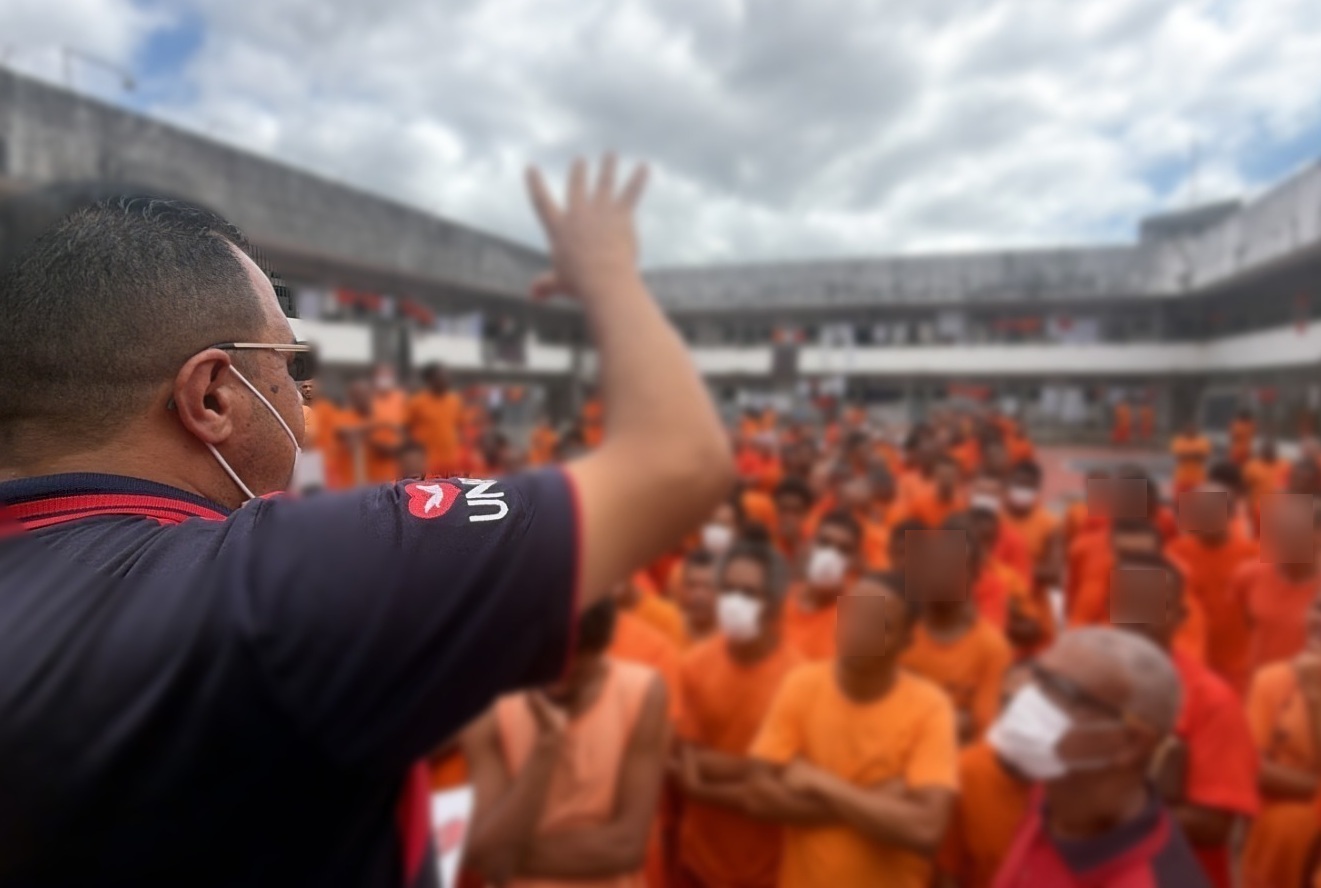 Imagem de capa - Universal nos Presídios realiza palestra para mais de 400 internos em unidade prisional na Bahia