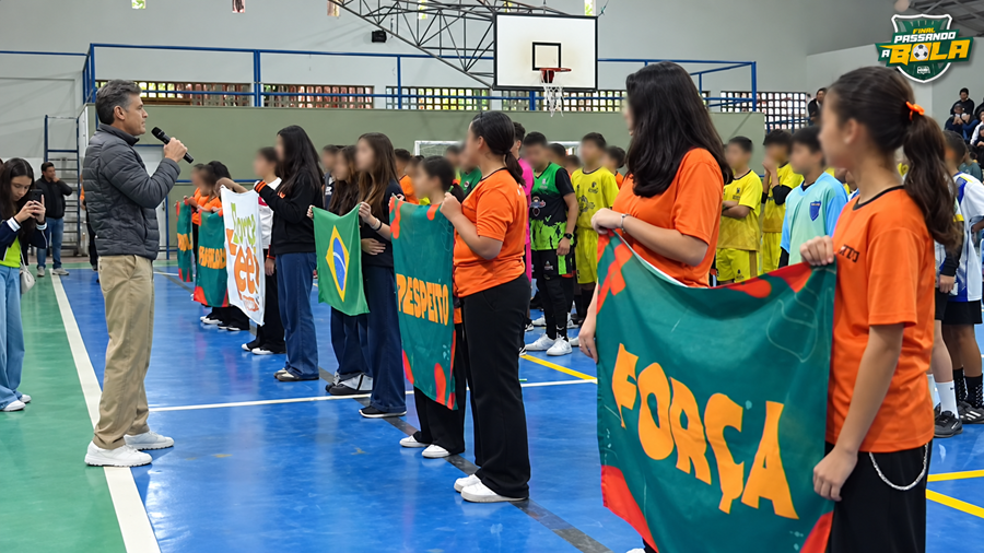 Passando a Bola reúne adolescentes em final da 6ª edição