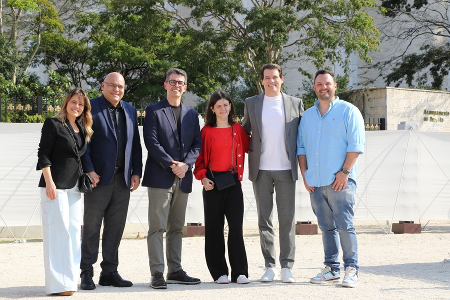 Imagem de capa - Apresentador de TV Celso Portiolli visita o Jardim Bíblico do Templo de Salomão