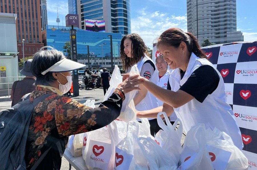 Imagem de capa - Na Coreia do Sul, Unisocial distribui alimentos para mais de 100 pessoas