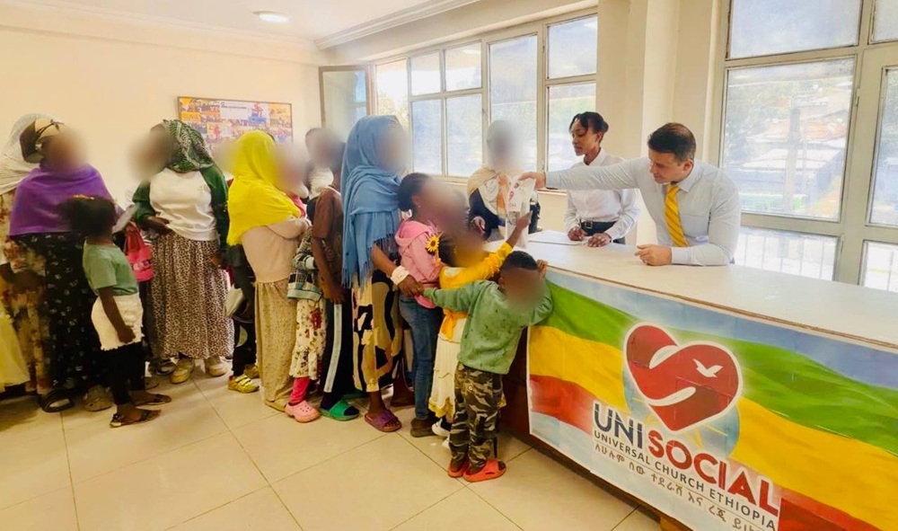 Unisocial doa kits escolares a estudantes na Etiópia
