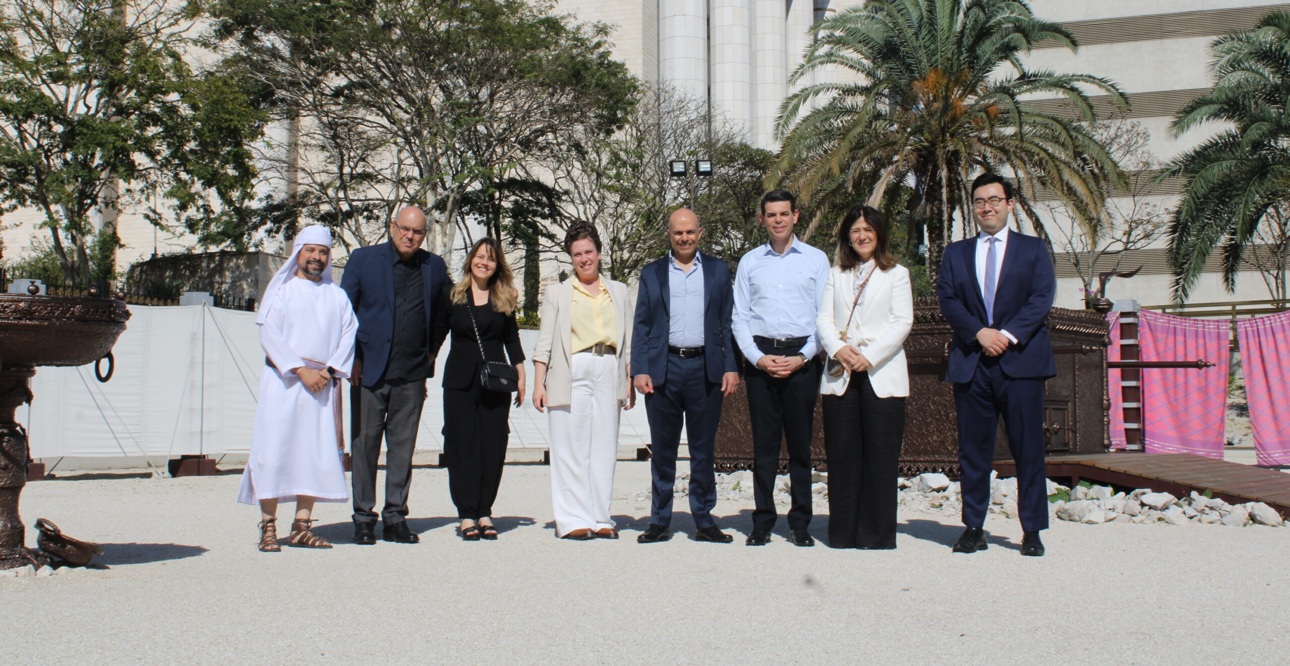 Imagem de capa - Representantes de Israel visitam o Templo de Salomão, em São Paulo