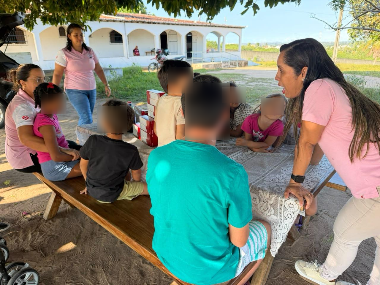 Imagem de capa - Em Macaíba (RN), voluntários promovem ação de fé e acolhimento em abrigo