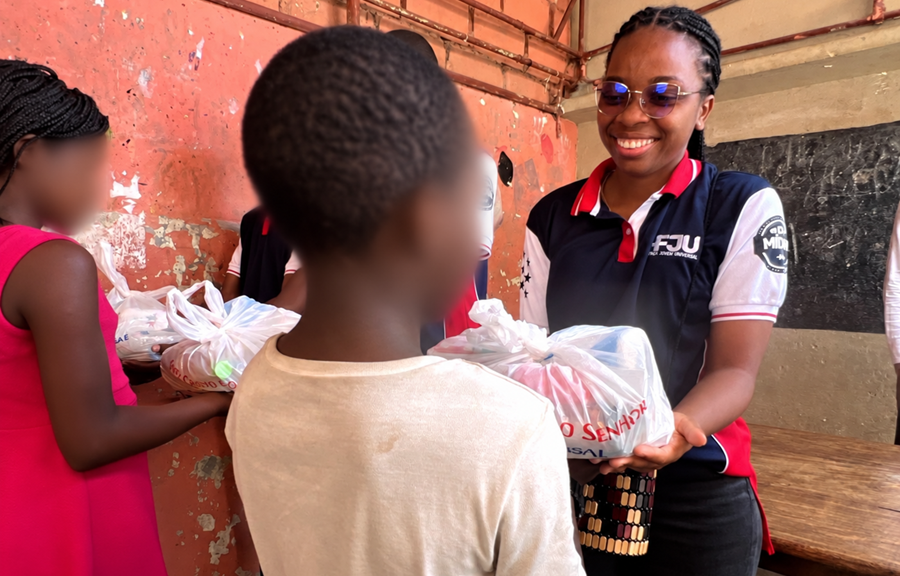Imagem de capa - FJU mobiliza voluntários para doar peças de roupa em Moçambique