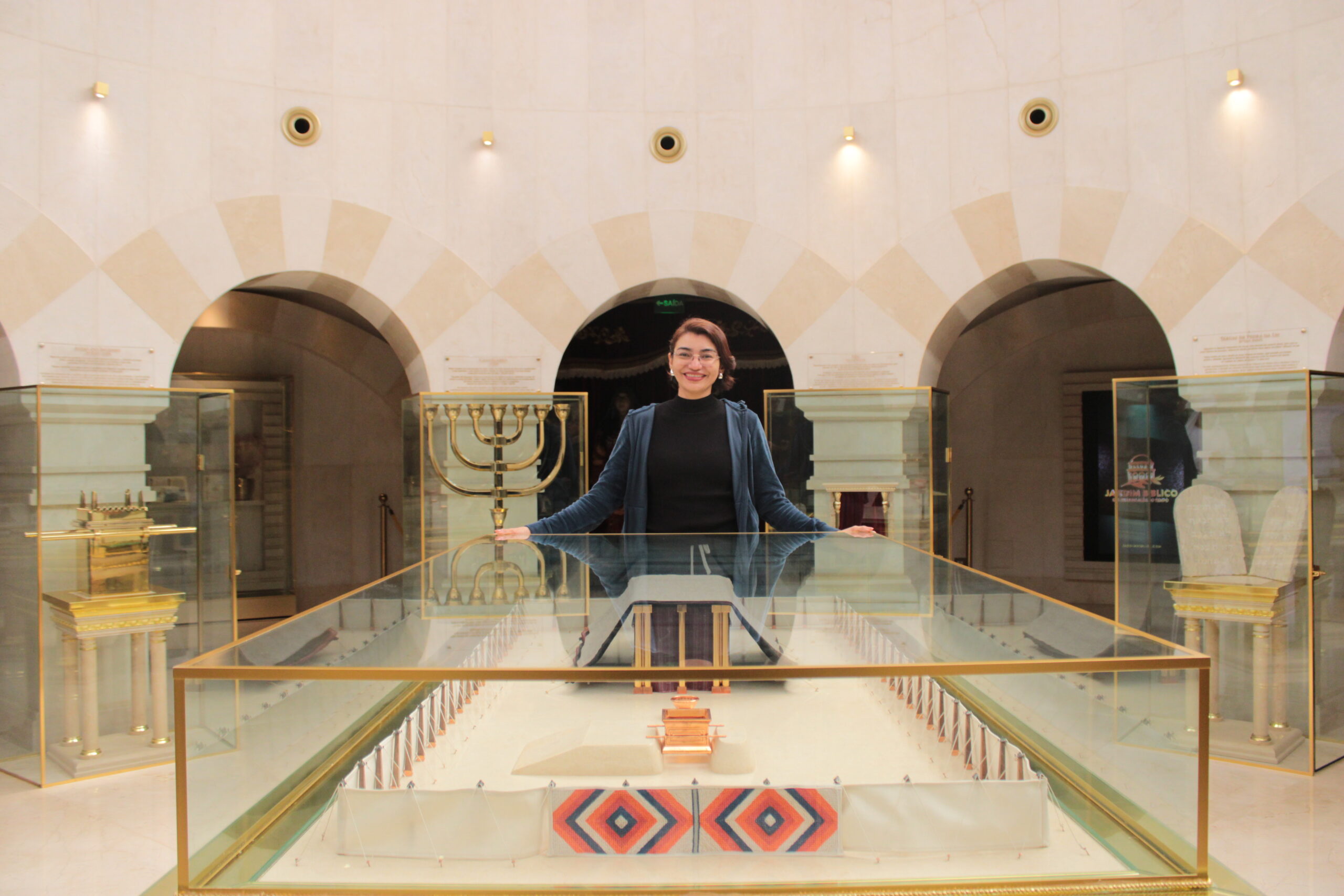 Imagem de capa - Visita ao Jardim Bíblico emociona Soyara Almeida