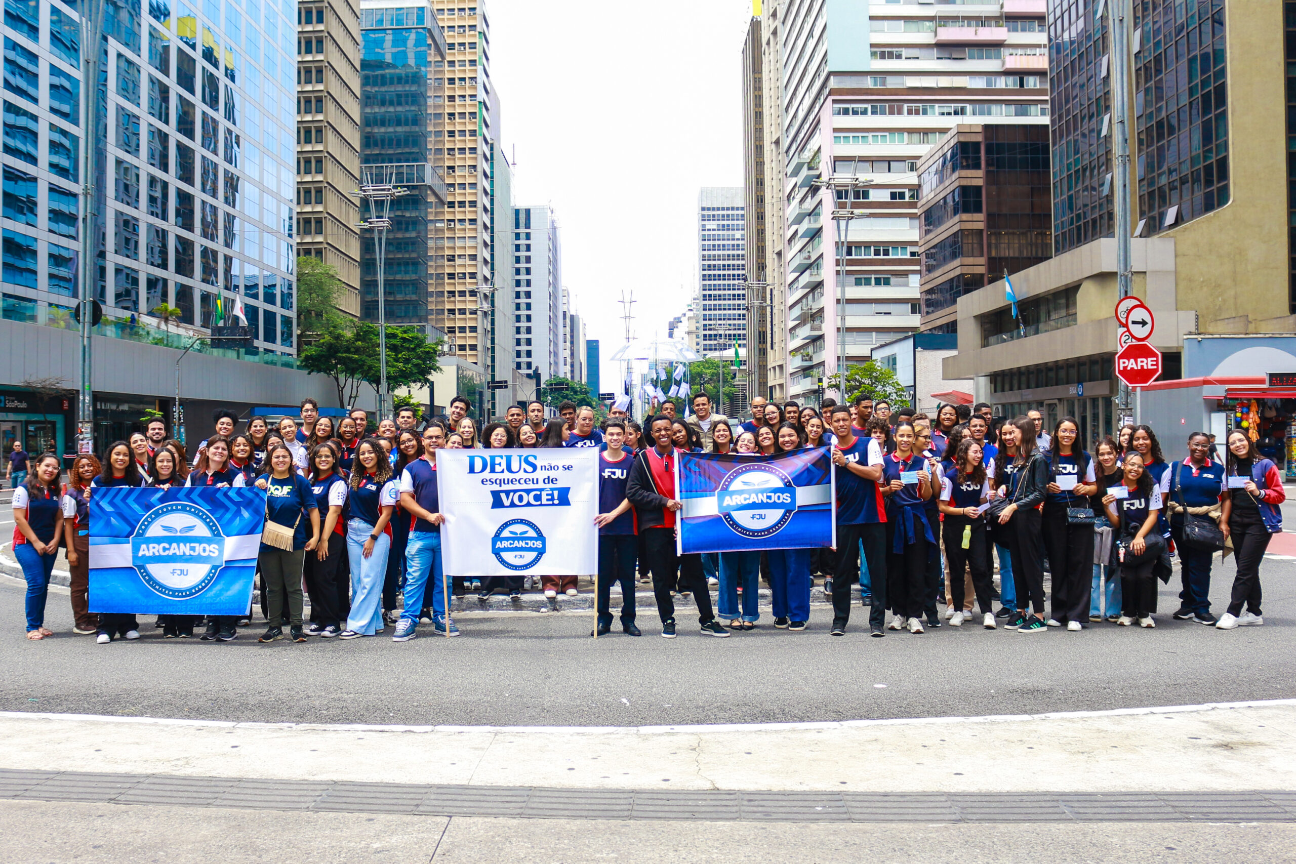 Imagem de capa - Projeto Arcanjos alcança mais de 500 pessoas com mensagens de esperança na Avenida Paulista