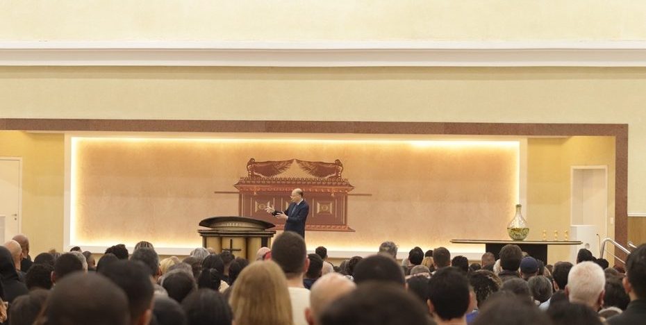 Após 16 anos, Bispo Macedo retorna à Catedral da Universal em Guarulhos
