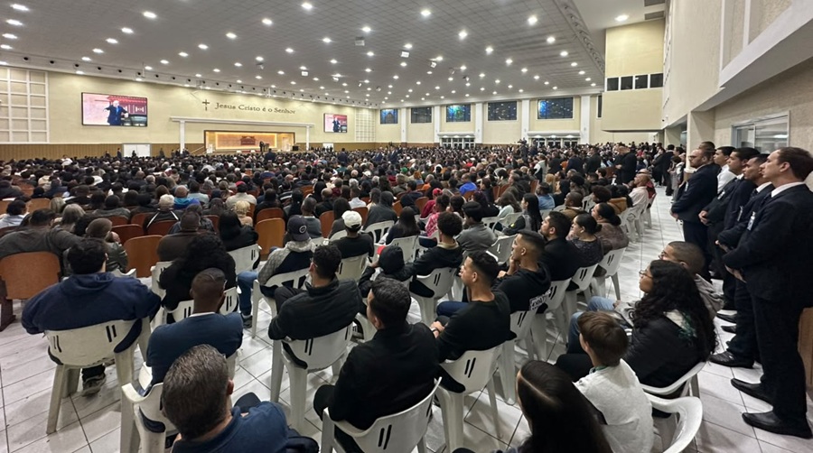 Imagem de capa - Após 16 anos, Bispo Macedo retorna à Catedral da Universal em Guarulhos