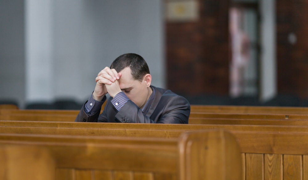 Imagem de capa - Estar na igreja não significa ter um coração sincero diante de Deus